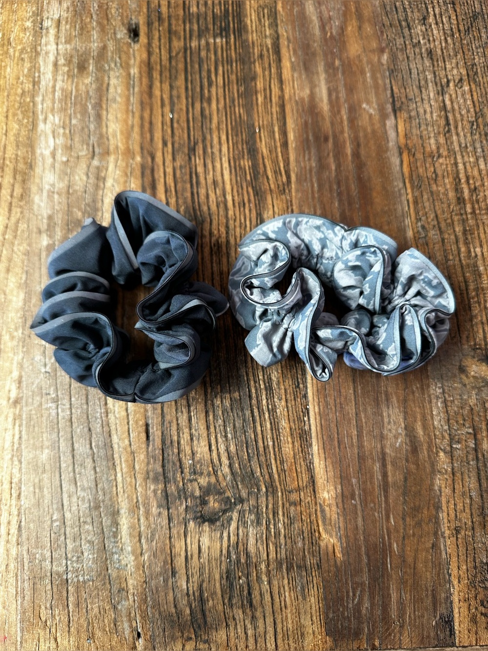 lululemon athletica Black and Gray Scrunchie Duo